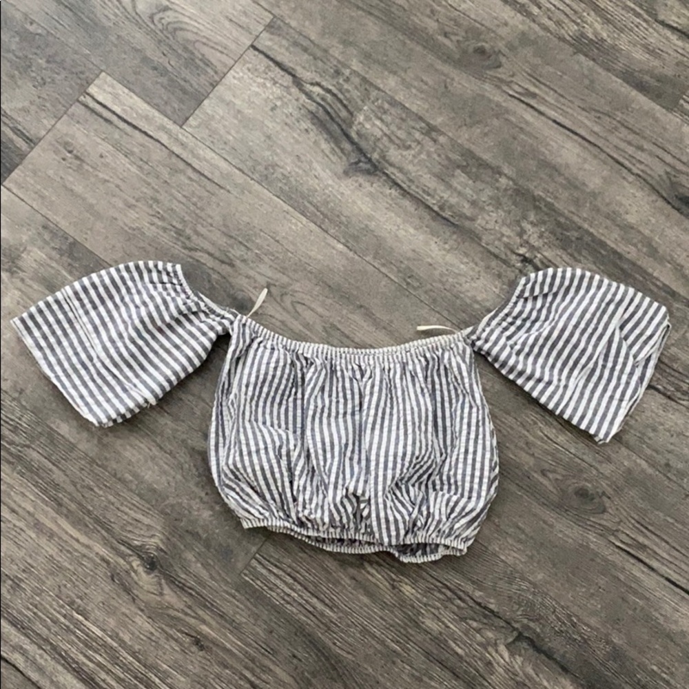 Striped Seersucker Off-shoulder Crop top